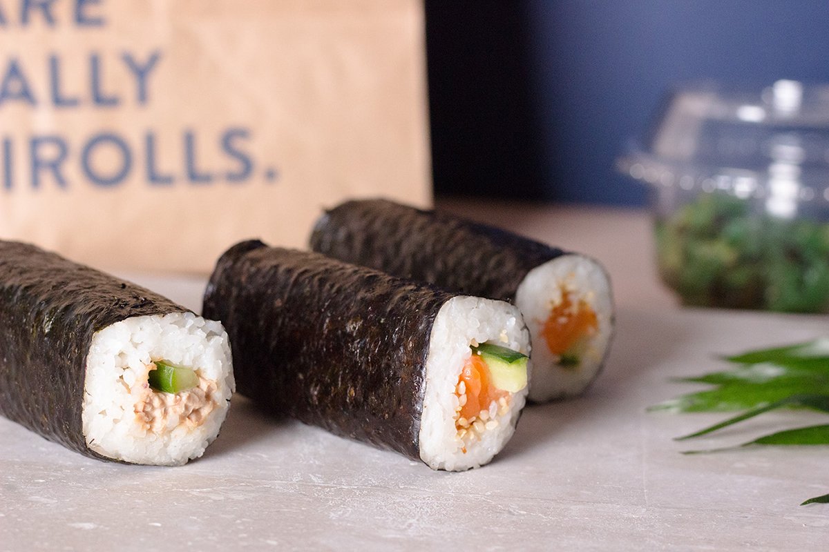 Sushiroll日式壽司（餐飲）品牌VI設(shè)計欣賞，深圳VI設(shè)計，深圳品牌視覺形象設(shè)計，名片設(shè)計，標(biāo)志設(shè)計，餐飲VI設(shè)計，日式壽司VI設(shè)計，深圳包裝設(shè)計，左右格局