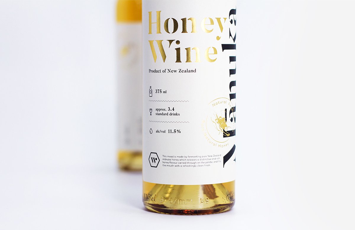 MānukaHoney蜂蜜風(fēng)味葡萄酒品牌包裝設(shè)計欣賞，葡萄酒品牌，酒品牌設(shè)計，酒品牌策劃，酒品牌全案策劃，酒品牌形象塑造，深圳品牌設(shè)計，深圳品牌策劃，深圳品牌全案策劃，深圳品牌形象塑造，左右格局